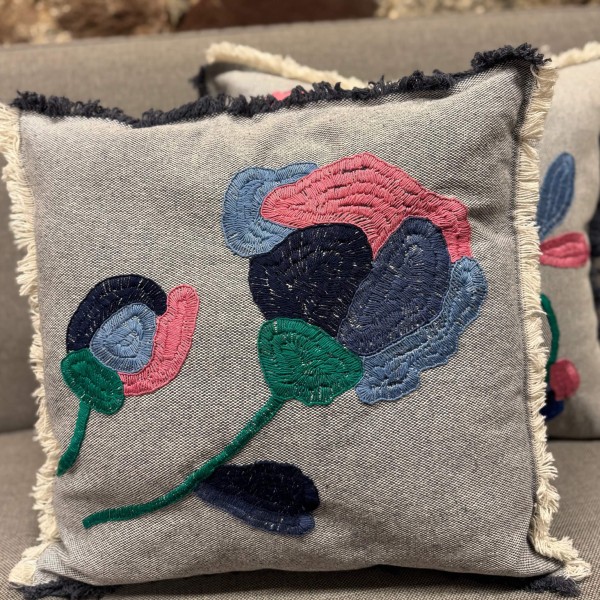 Dekoratyvinė siuvinėta pagalvėlė