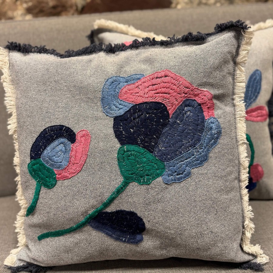 Dekoratyvinė siuvinėta pagalvėlė