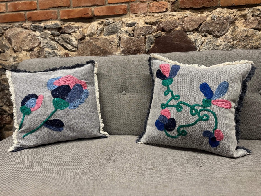Dekoratyvinė siuvinėta pagalvėlė