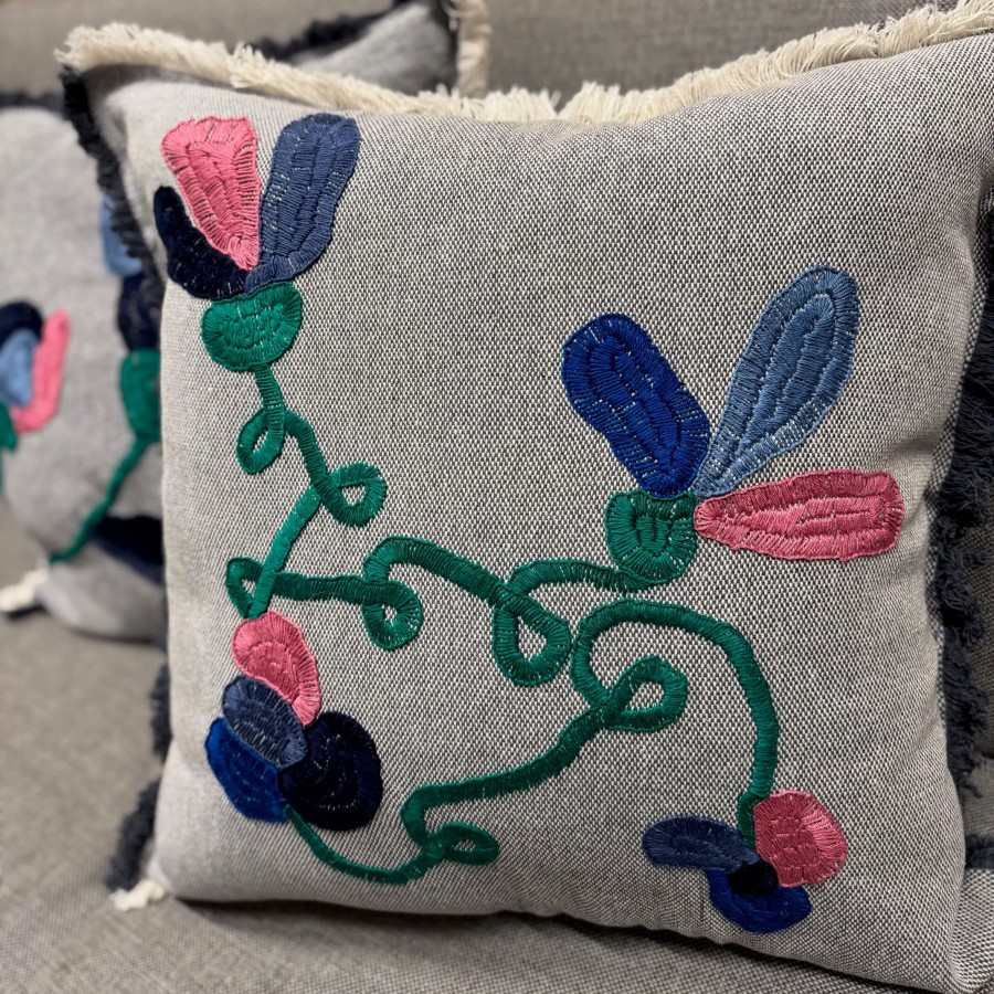 Dekoratyvinė siuvinėta pagalvėlė