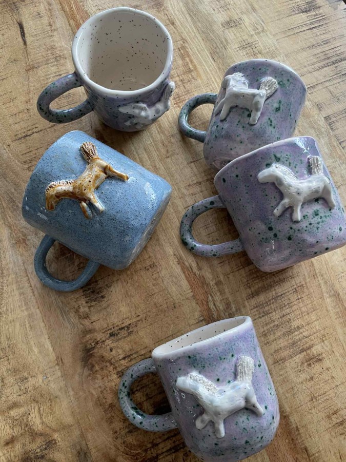 Rankų darbo puodelis su arkliuku